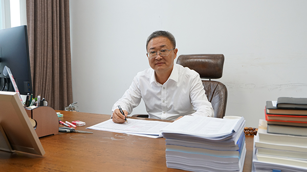 李洪剛.jpg